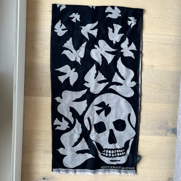 Alexander McQueen Wool Skull Bird Stole Scarf Black - Picture 2 of 7